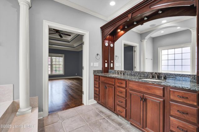 18741 Willington Cir, Louisville, KY 40245