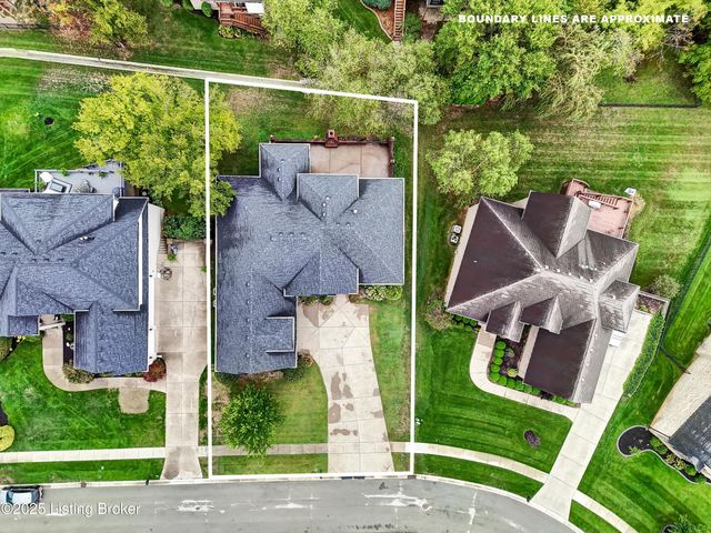 18741 Willington Cir, Louisville, KY 40245