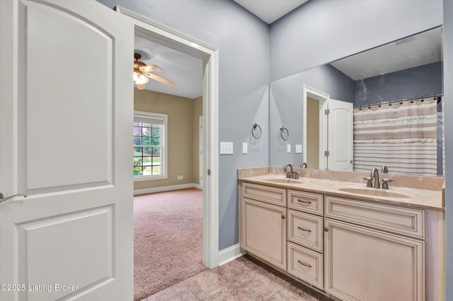 18741 Willington Cir, Louisville, KY 40245