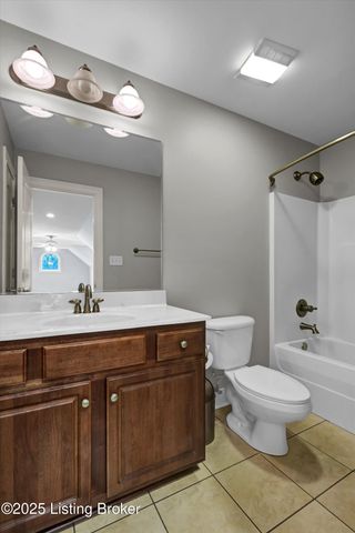 18741 Willington Cir, Louisville, KY 40245