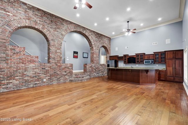 18741 Willington Cir, Louisville, KY 40245