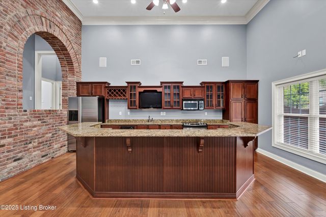 18741 Willington Cir, Louisville, KY 40245