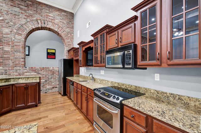 18741 Willington Cir, Louisville, KY 40245