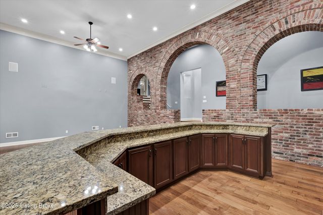 18741 Willington Cir, Louisville, KY 40245