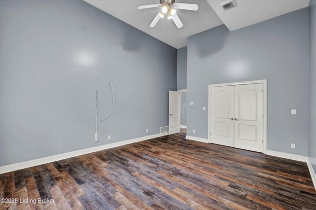 18741 Willington Cir, Louisville, KY 40245