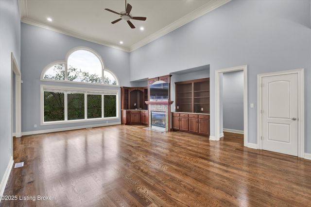 18741 Willington Cir, Louisville, KY 40245