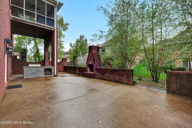 18741 Willington Cir, Louisville, KY 40245