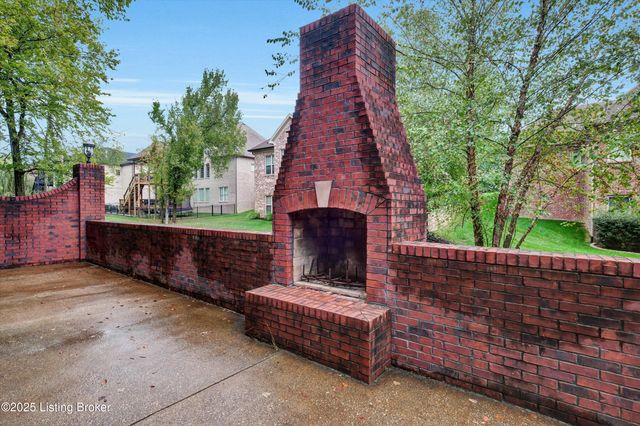 18741 Willington Cir, Louisville, KY 40245