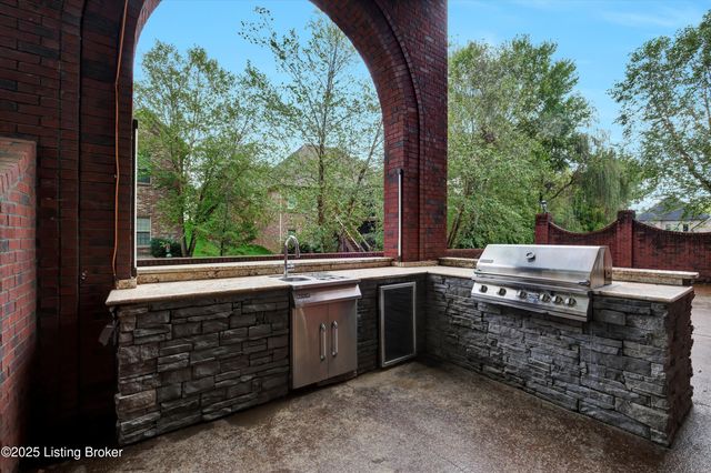 18741 Willington Cir, Louisville, KY 40245