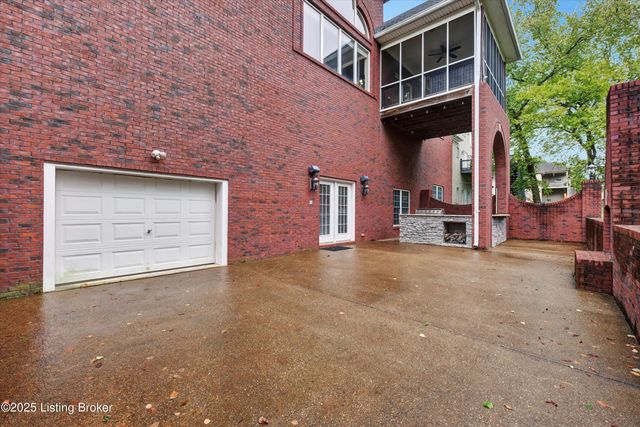 18741 Willington Cir, Louisville, KY 40245