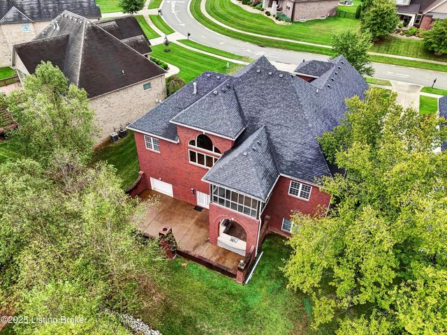 18741 Willington Cir, Louisville, KY 40245