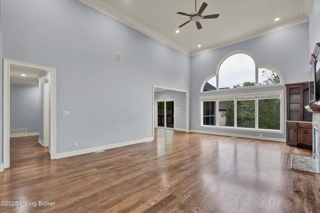 18741 Willington Cir, Louisville, KY 40245