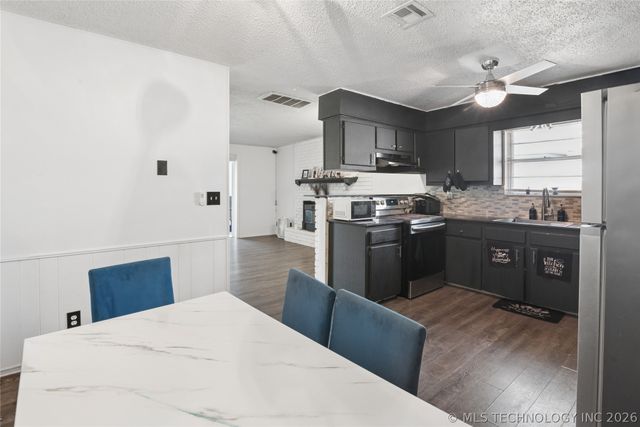 21410 E 31st Place S, Broken Arrow, OK 74014