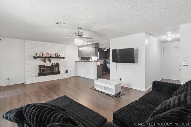 21410 E 31st Place S, Broken Arrow, OK 74014