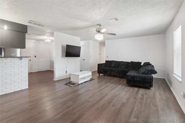 21410 E 31st Place S, Broken Arrow, OK 74014