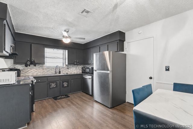 21410 E 31st Place S, Broken Arrow, OK 74014