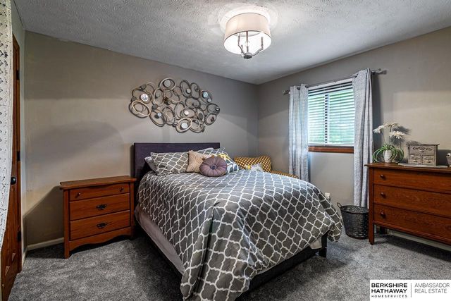 12143 Franklin Circle, Omaha, NE 68154