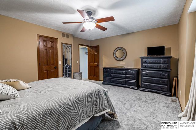 12143 Franklin Circle, Omaha, NE 68154