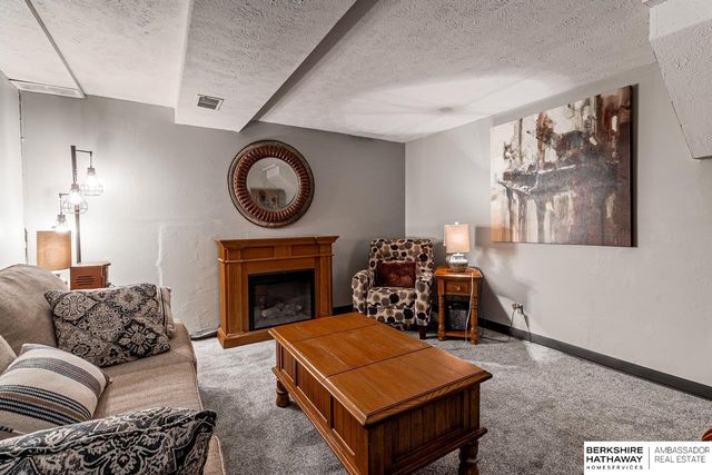 12143 Franklin Circle, Omaha, NE 68154