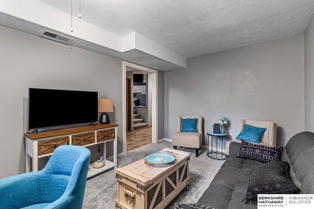 12143 Franklin Circle, Omaha, NE 68154