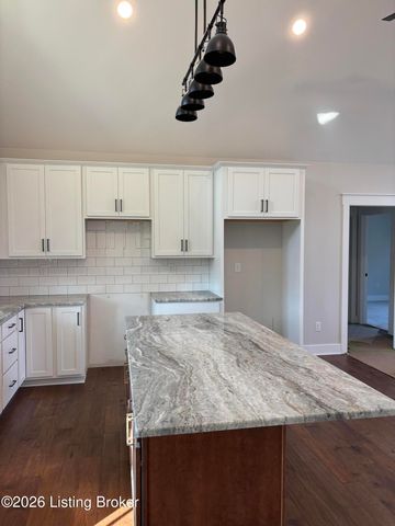 3008 New Moody Ln, La Grange, KY 40031