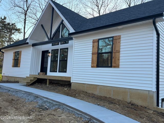 3008 New Moody Ln, La Grange, KY 40031