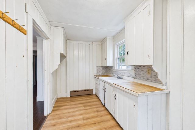 9 Reservation Rd, Fairhaven, MA 02719