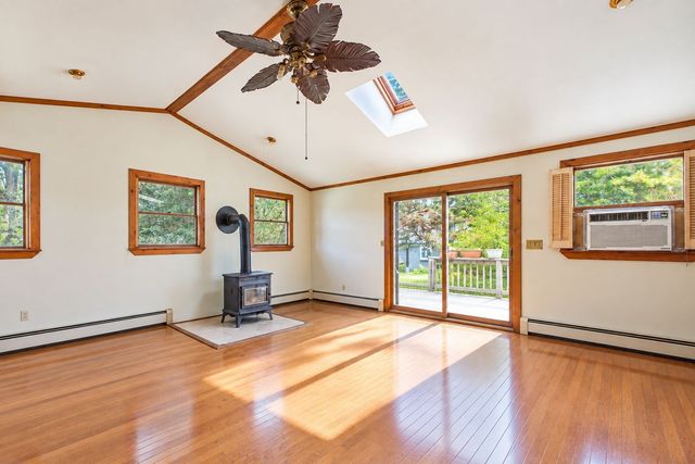 9 Reservation Rd, Fairhaven, MA 02719