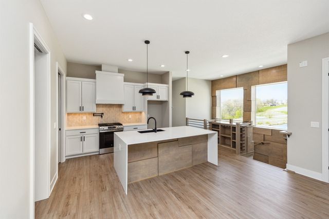 1247 Arbor Woods Drive, Pleasant Hill, IA 50327