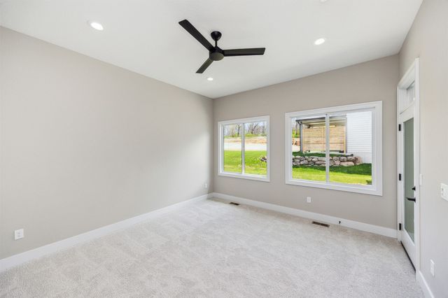 1247 Arbor Woods Drive, Pleasant Hill, IA 50327