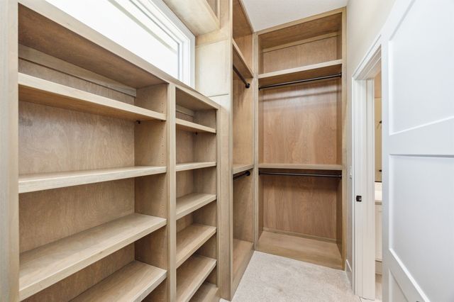 1247 Arbor Woods Drive, Pleasant Hill, IA 50327