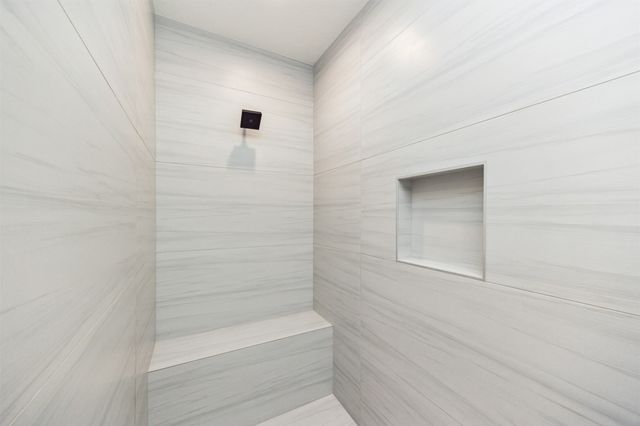 1247 Arbor Woods Drive, Pleasant Hill, IA 50327