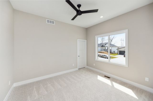 1247 Arbor Woods Drive, Pleasant Hill, IA 50327