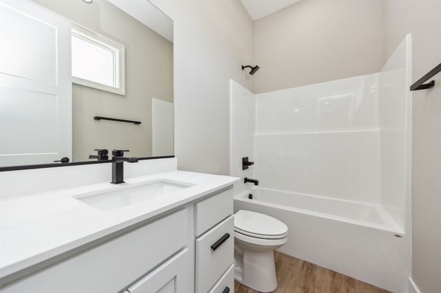 1247 Arbor Woods Drive, Pleasant Hill, IA 50327