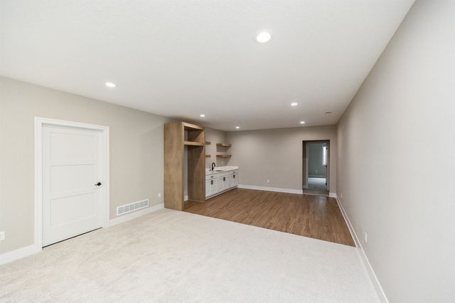 1247 Arbor Woods Drive, Pleasant Hill, IA 50327