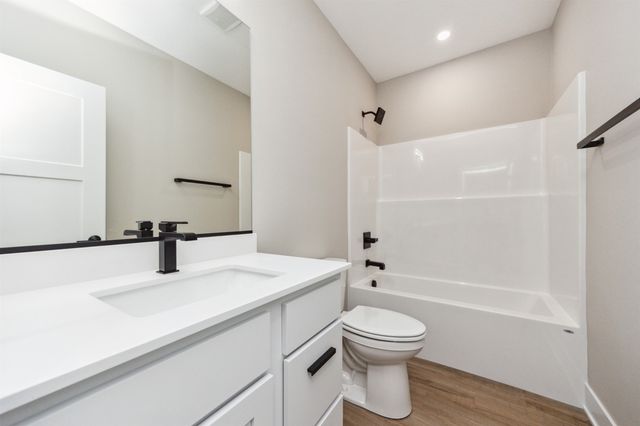 1247 Arbor Woods Drive, Pleasant Hill, IA 50327