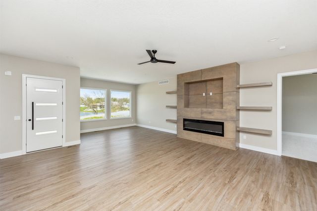 1247 Arbor Woods Drive, Pleasant Hill, IA 50327