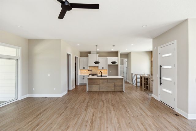 1247 Arbor Woods Drive, Pleasant Hill, IA 50327