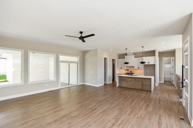 1247 Arbor Woods Drive, Pleasant Hill, IA 50327