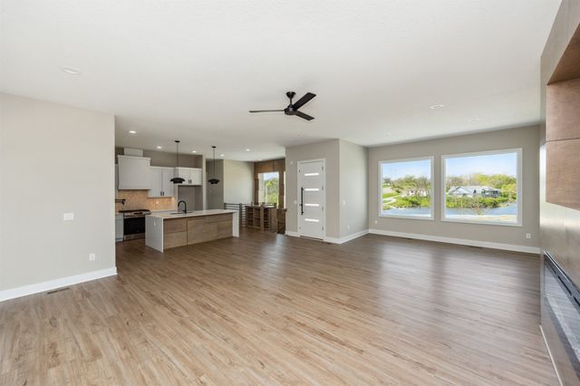 1247 Arbor Woods Drive, Pleasant Hill, IA 50327