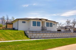 1247 Arbor Woods Drive, Pleasant Hill, IA 50327