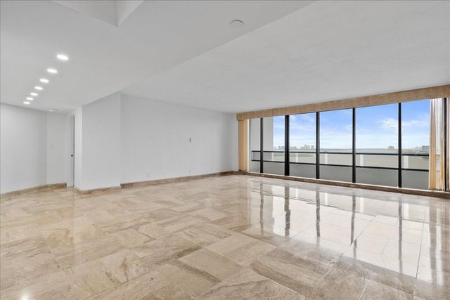 100 Lakeshore Drive 1955, North Palm Beach, FL 33408