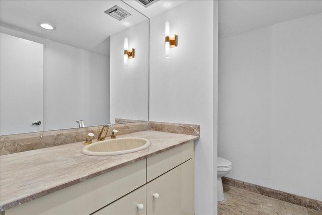 100 Lakeshore Drive 1955, North Palm Beach, FL 33408