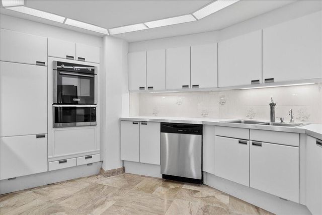 100 Lakeshore Drive 1955, North Palm Beach, FL 33408