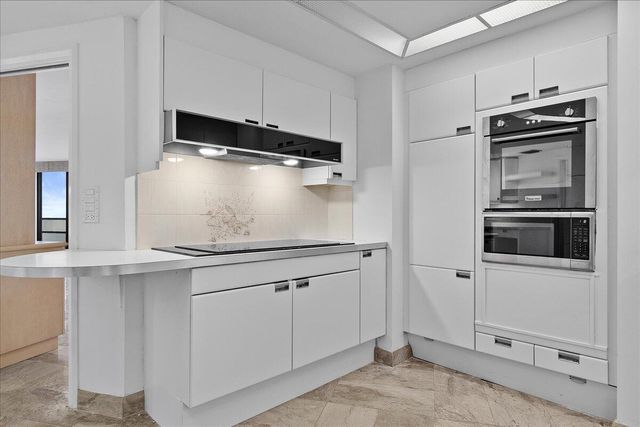 100 Lakeshore Drive 1955, North Palm Beach, FL 33408