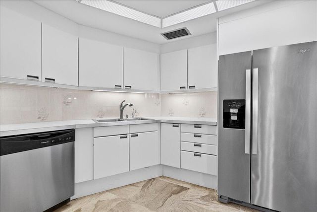 100 Lakeshore Drive 1955, North Palm Beach, FL 33408
