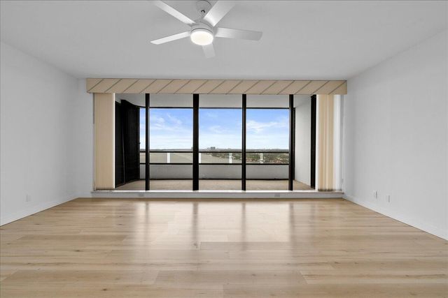 100 Lakeshore Drive 1955, North Palm Beach, FL 33408