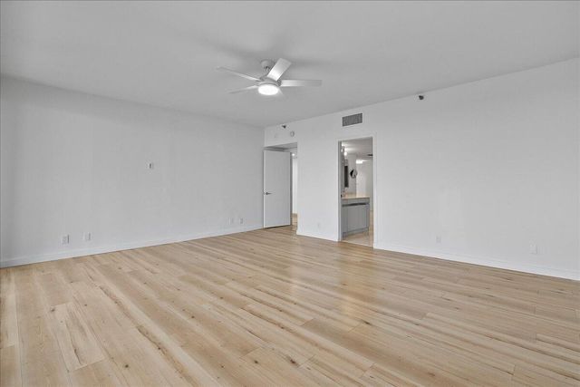 100 Lakeshore Drive 1955, North Palm Beach, FL 33408
