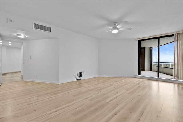 100 Lakeshore Drive 1955, North Palm Beach, FL 33408