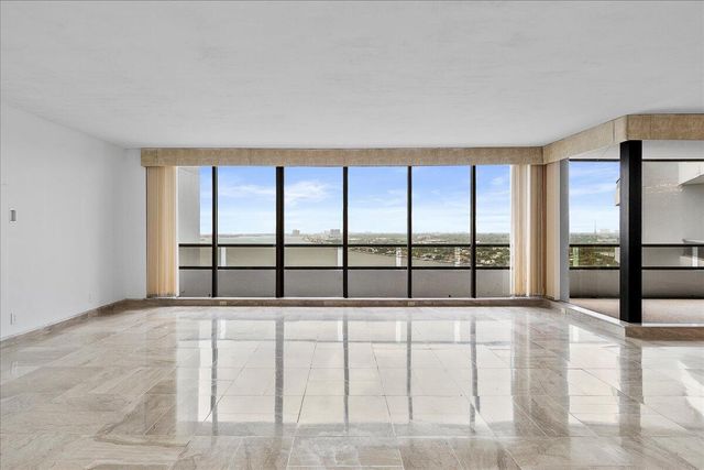 100 Lakeshore Drive 1955, North Palm Beach, FL 33408